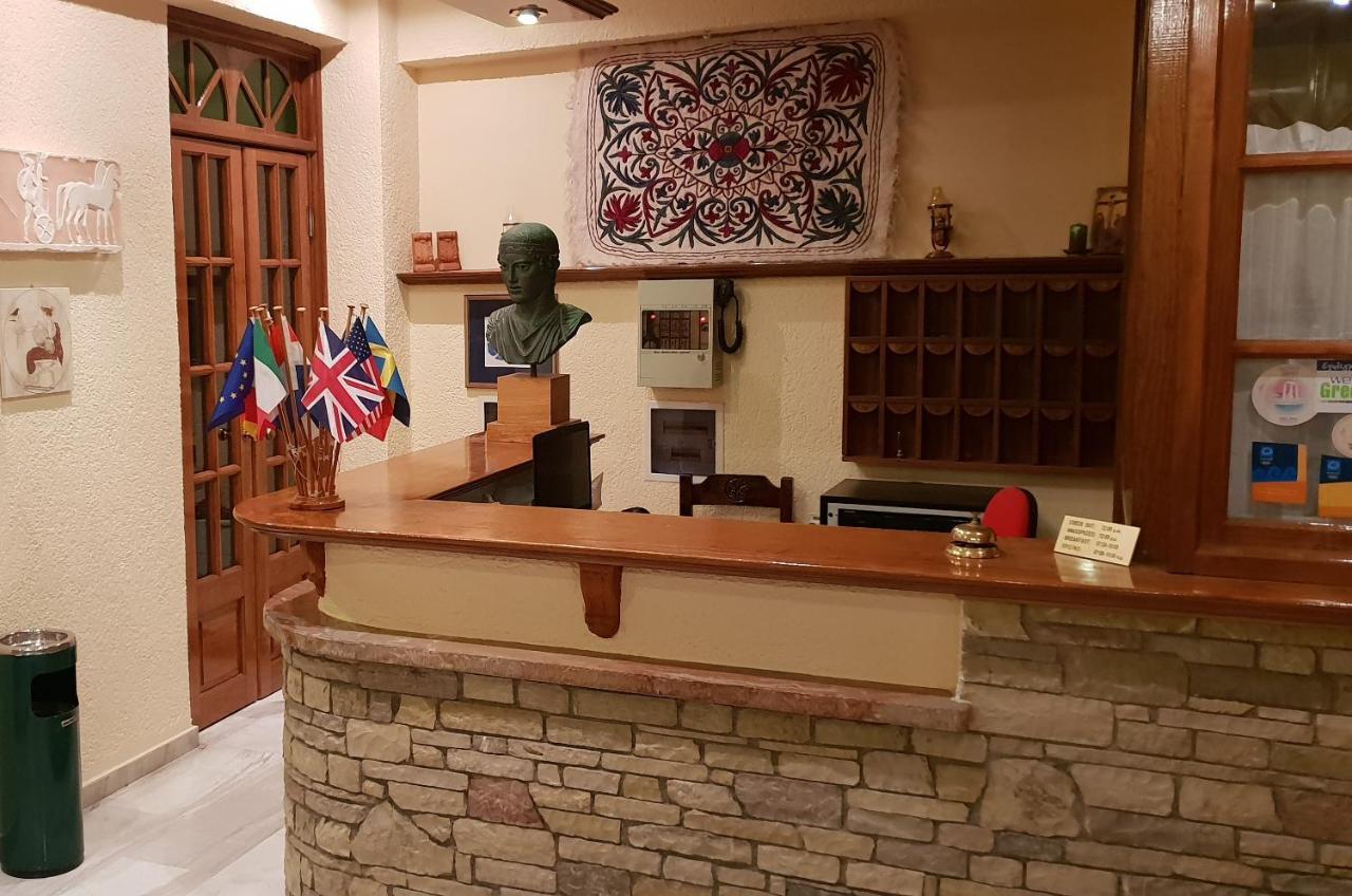 Apollo Hotel Delphi ภายนอก รูปภาพ