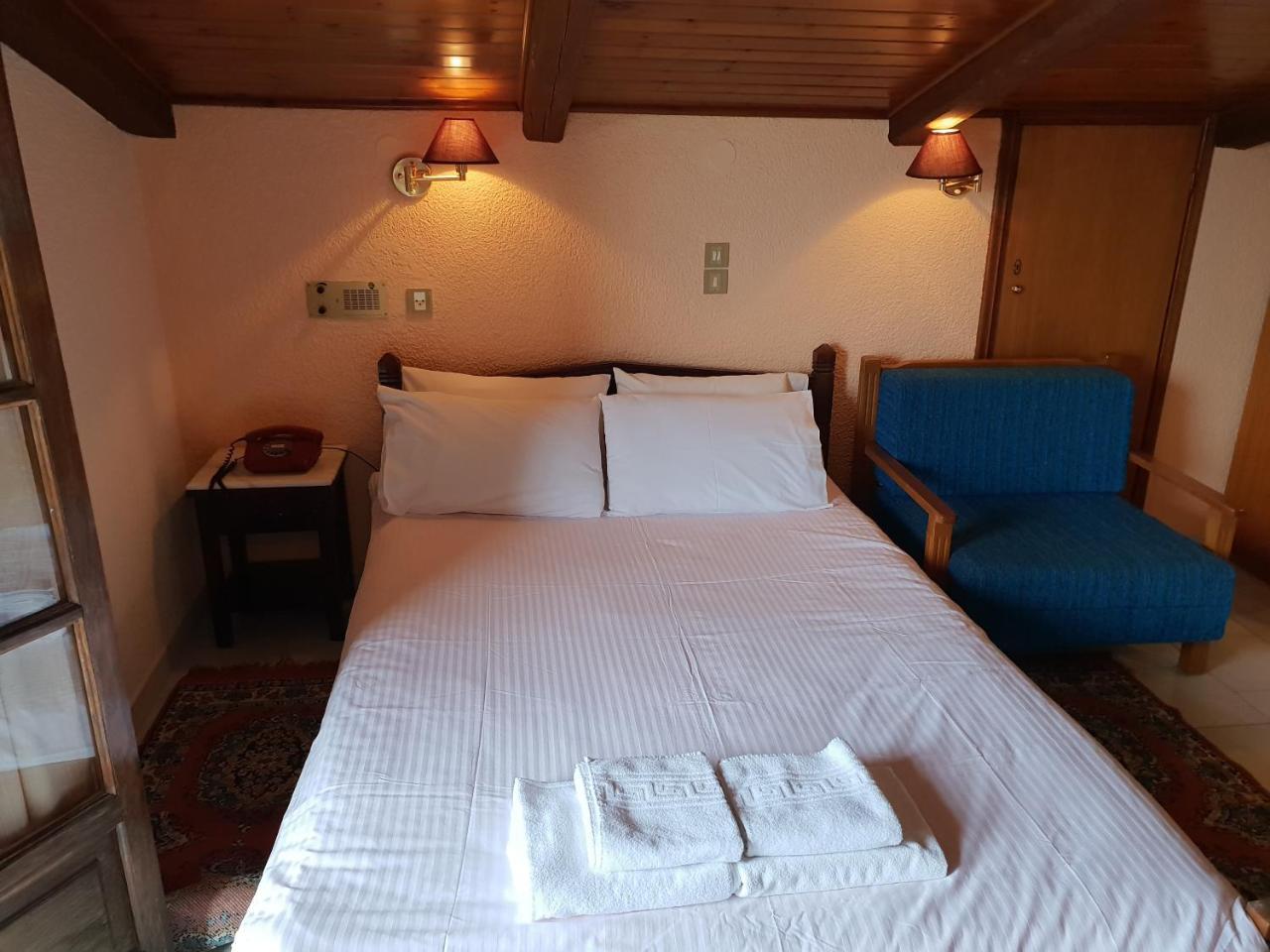 Apollo Hotel Delphi ภายนอก รูปภาพ